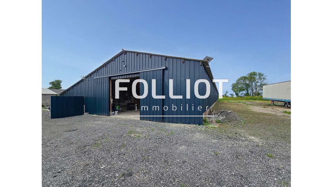 Entrepôt artisanal 880m² à vendre à Longueville 