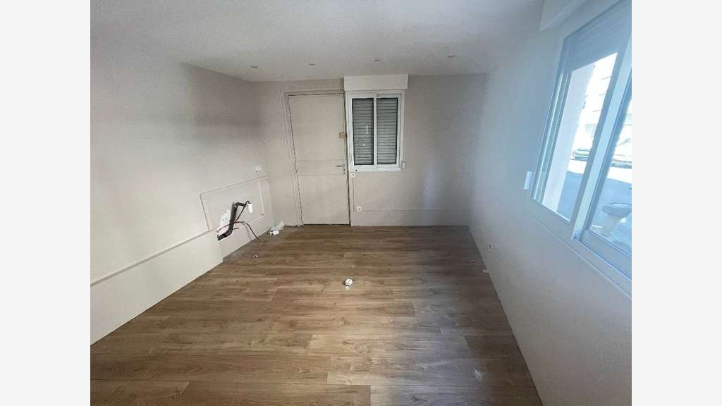 A vendre local 66m² rue Juliette-Récamier Lyon 6e