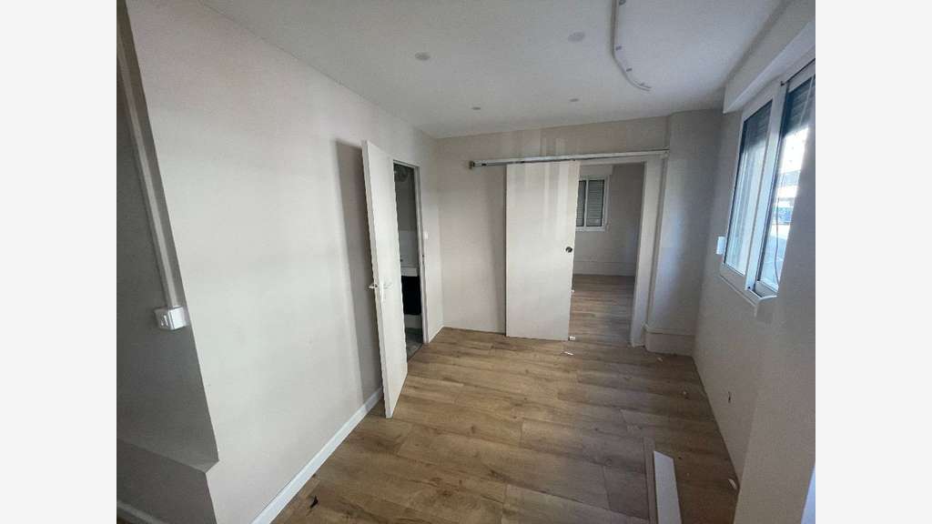 A vendre local 66m² rue Juliette-Récamier Lyon 6e
