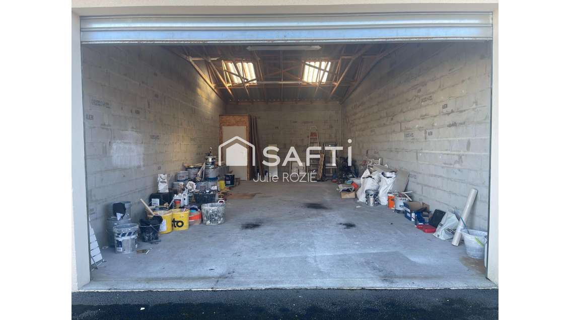 Vente local stockage 55m² en zone dynamique Macau