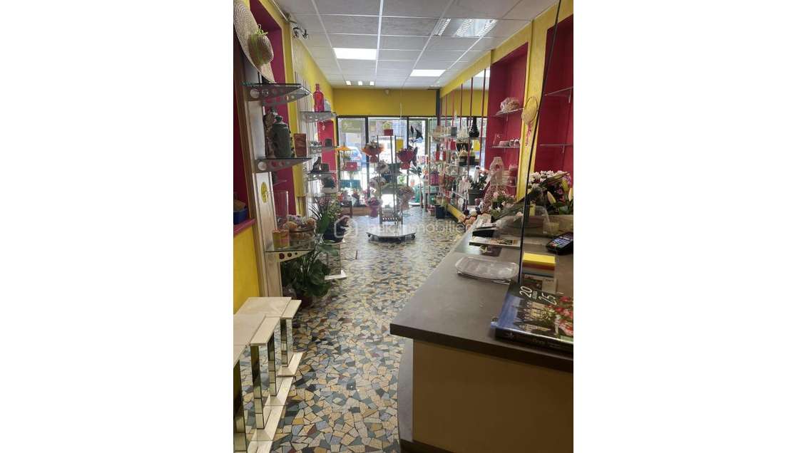 Location local commercial de 125m² à Morestel