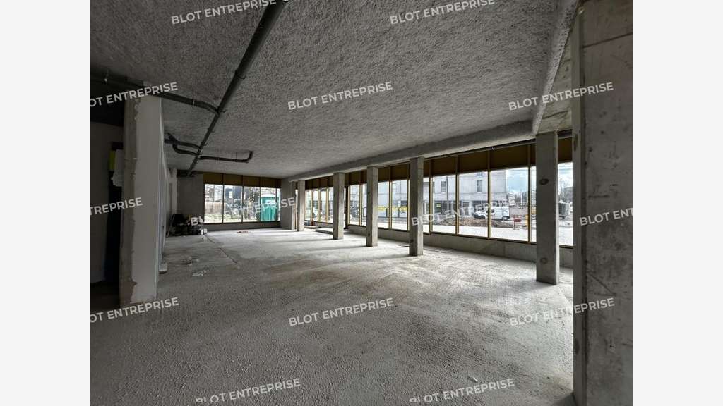 A vendre locaux commerciaux 142m² neufs à Nantes