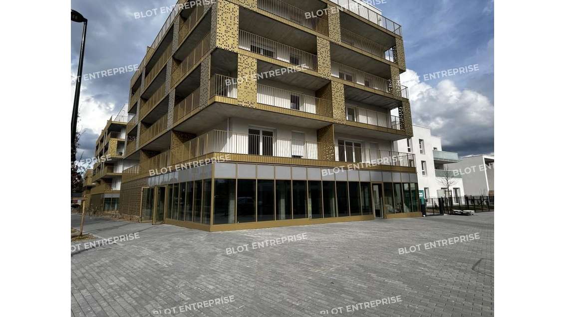 A vendre locaux commerciaux 142m² neufs à Nantes