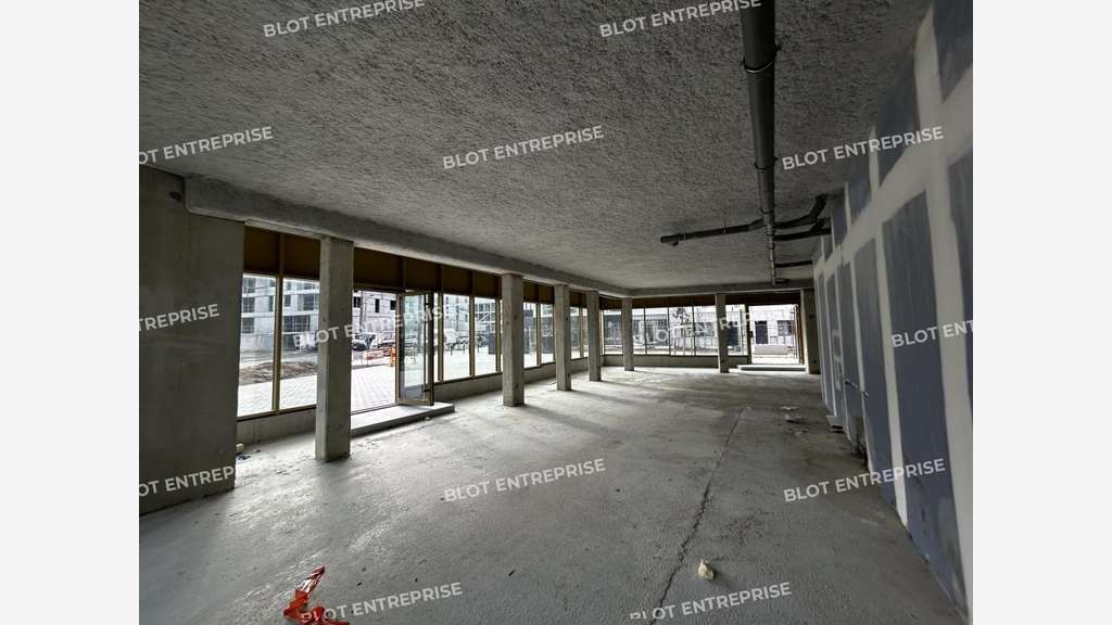 A vendre locaux commerciaux 142m² neufs à Nantes