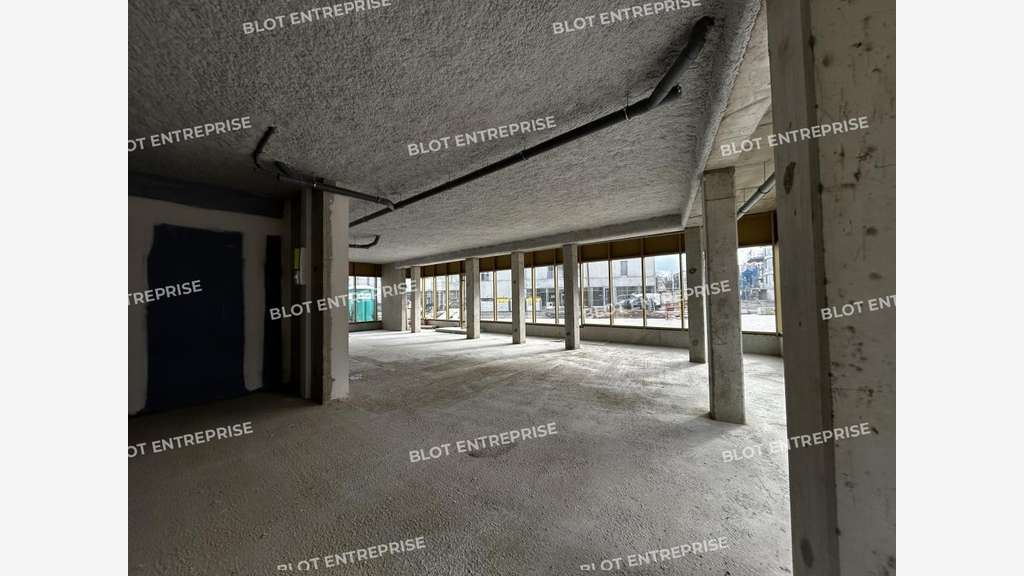 A vendre locaux commerciaux 142m² neufs à Nantes