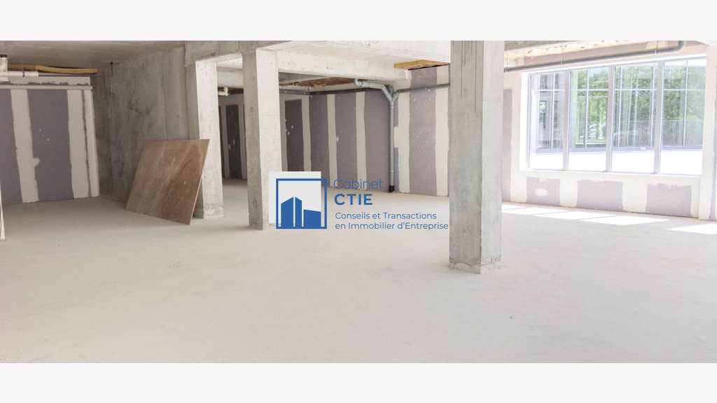 Vente local 214m² neuf pied de tramway à Nantes