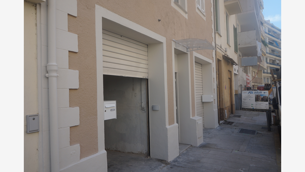 AV murs libres 114m² à Nice Riquier/Saint Roch