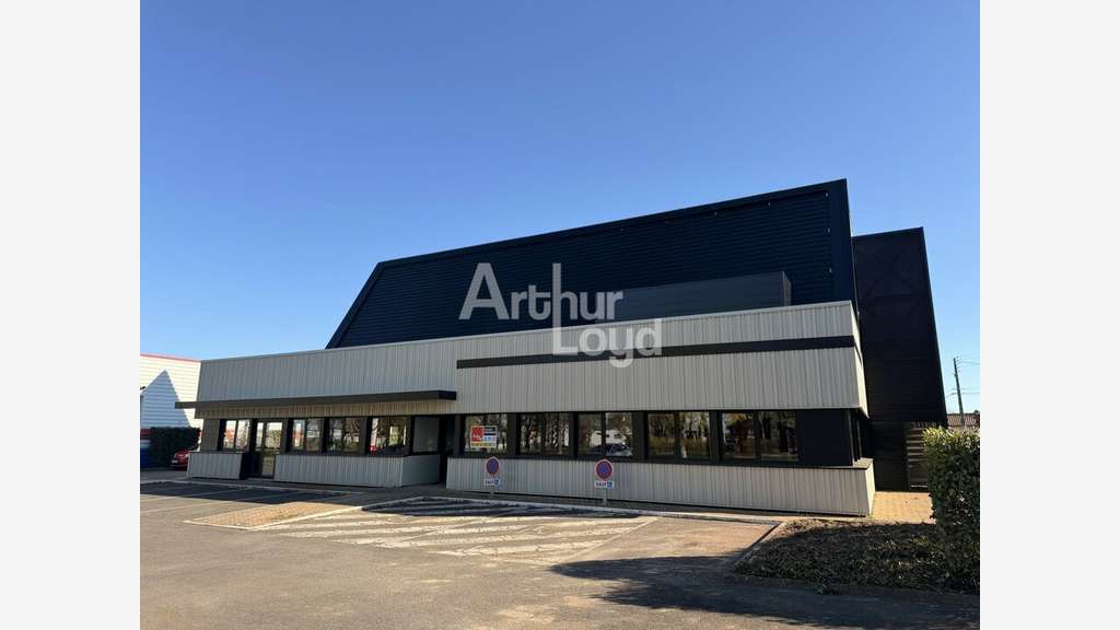 Local commercial 470m² à vendre à Poitiers Est
