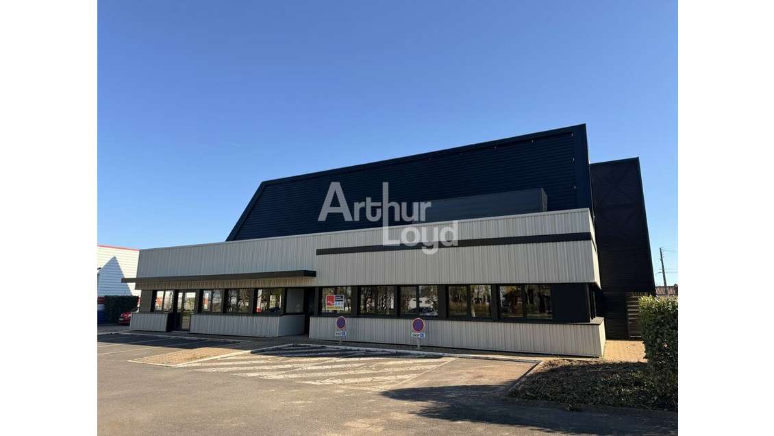 Local commercial 470m² à vendre à Poitiers Est