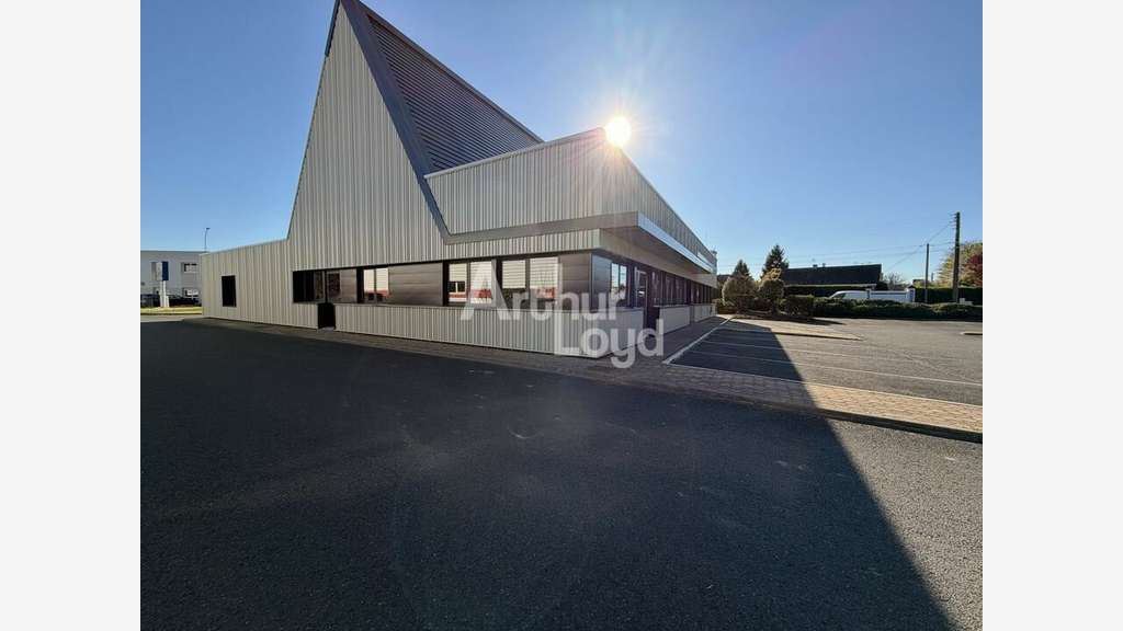 Local commercial 470m² à vendre à Poitiers Est