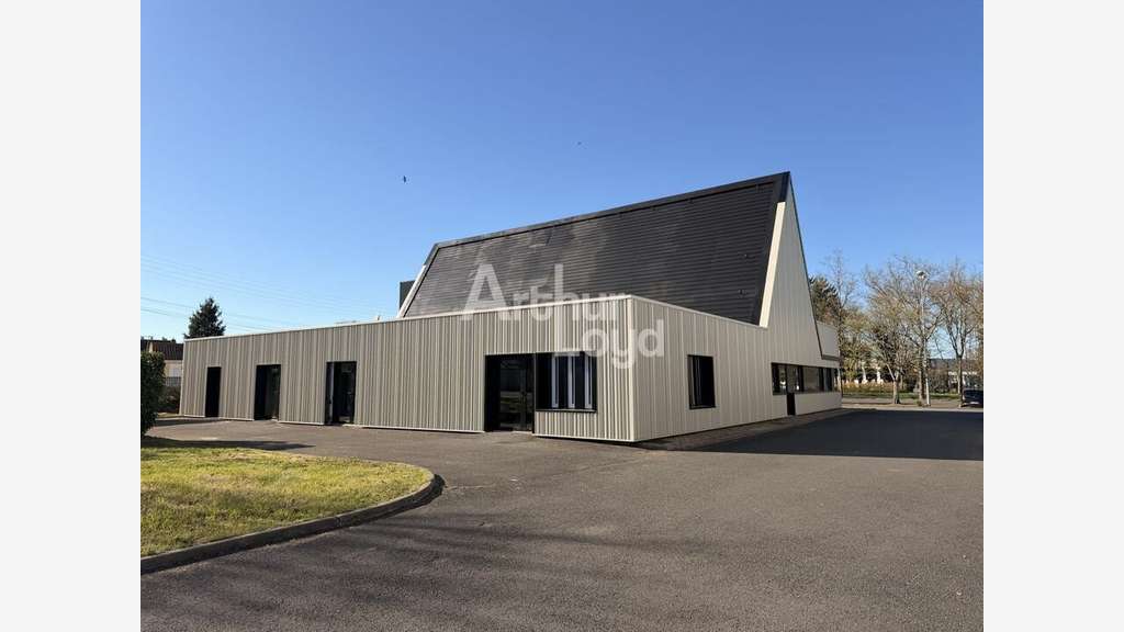 Local commercial 470m² à vendre à Poitiers Est