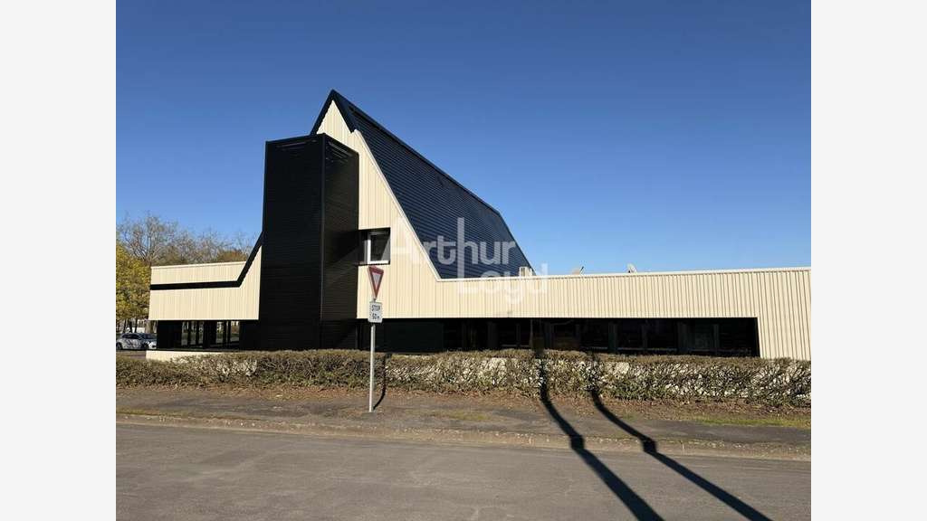 Local commercial 470m² à vendre à Poitiers Est