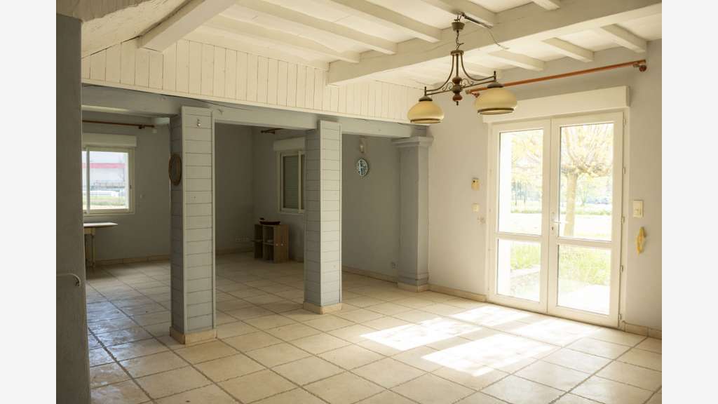 Bâtiment avec logement à Saint Just de Claix