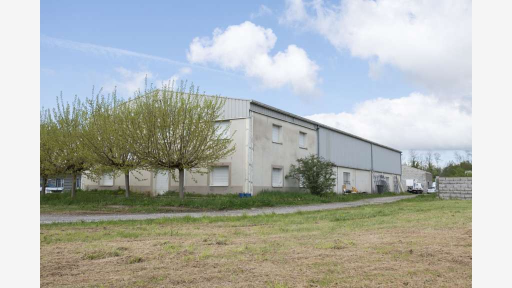 Bâtiment avec logement à Saint Just de Claix