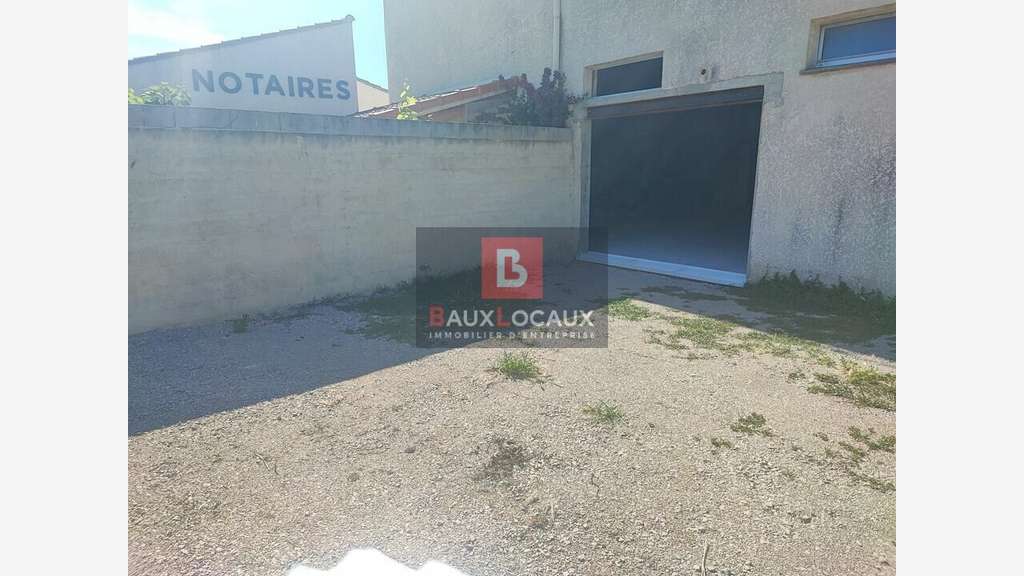 Vente local commercial 143m² Saint-Martin-de-Crau