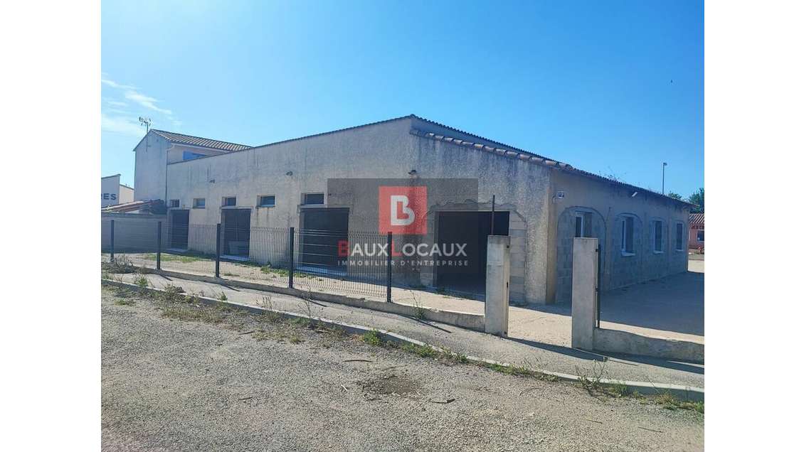 Vente local commercial 143m² Saint-Martin-de-Crau