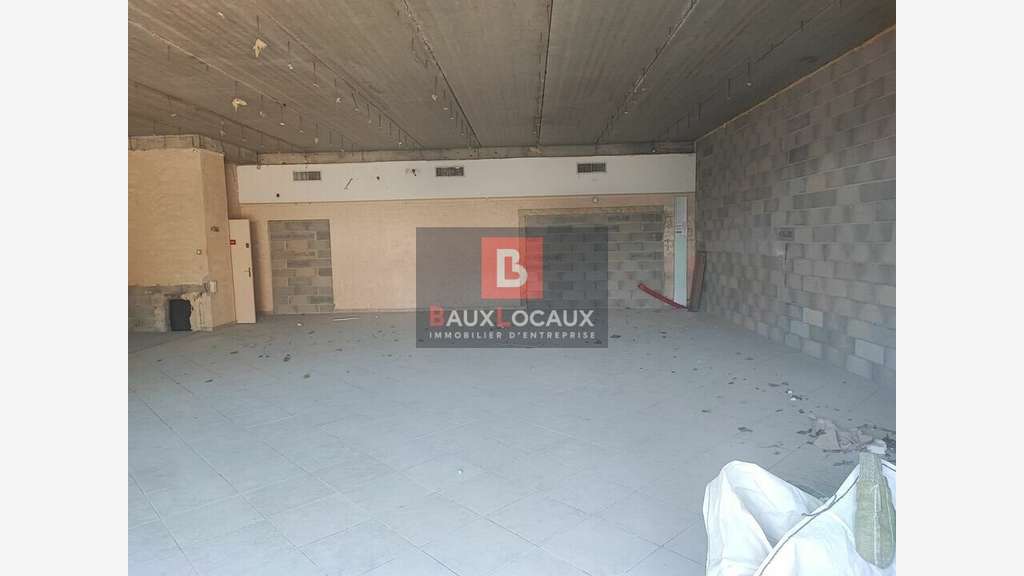 Vente local commercial 143m² Saint-Martin-de-Crau