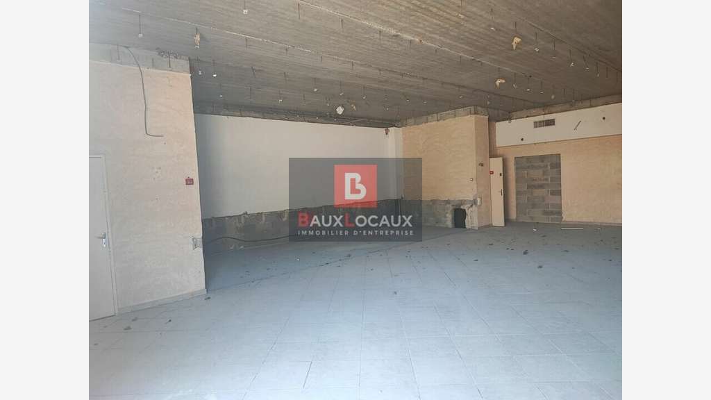 Vente local commercial 143m² Saint-Martin-de-Crau