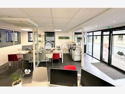 Vente local commercial 70m² plein centre St-Médard