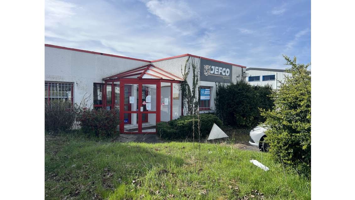 Vente local commercial 181m² à Voiron ZA Le Parvis