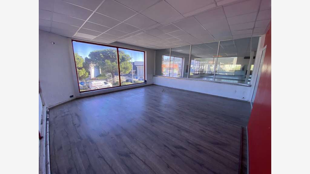 Vente locaux commerciaux 1100m² à La Valette