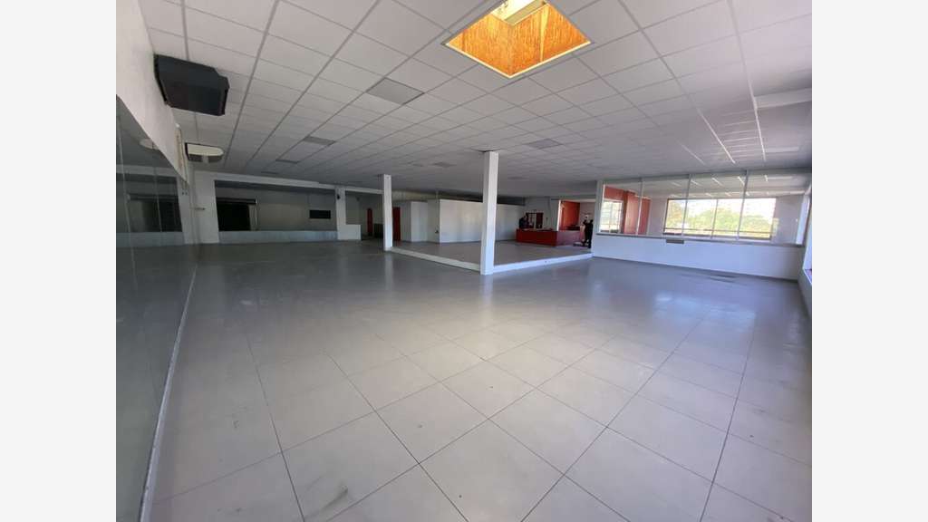 Vente locaux commerciaux 1100m² à La Valette