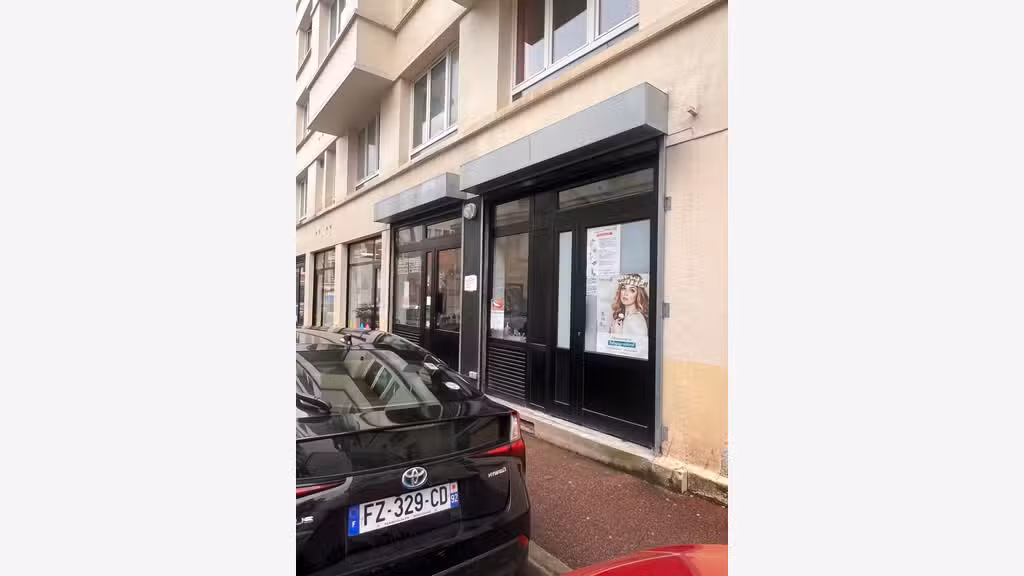 Vente locaux commerciaux loués 100% à Issy