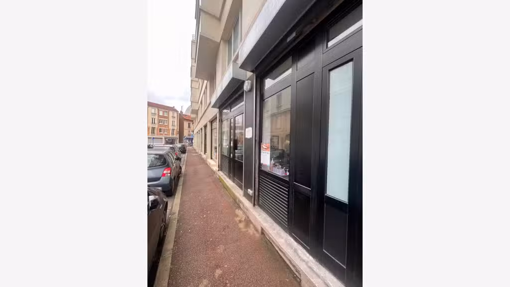 Vente locaux commerciaux loués 100% à Issy