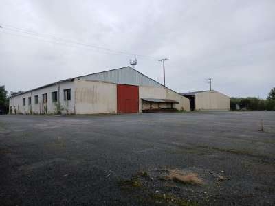 49 Segré, locaux d'activité 2300 m² à vendre.