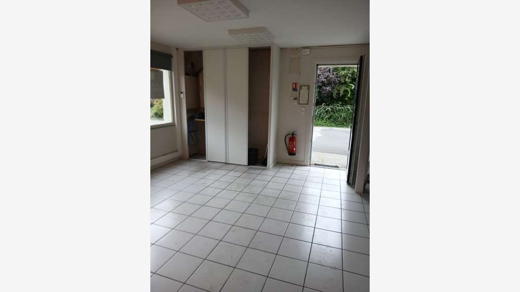 49 Segré, locaux d'activité 2300 m² à vendre.