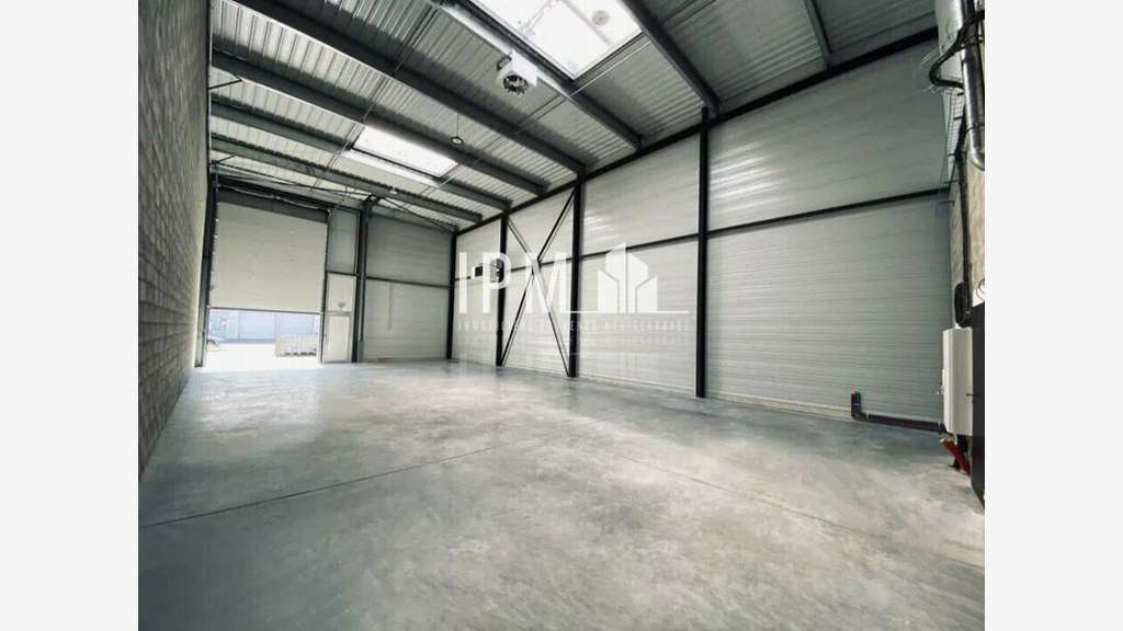 Vente locaux 10082m² à Marignane Parc des Rives