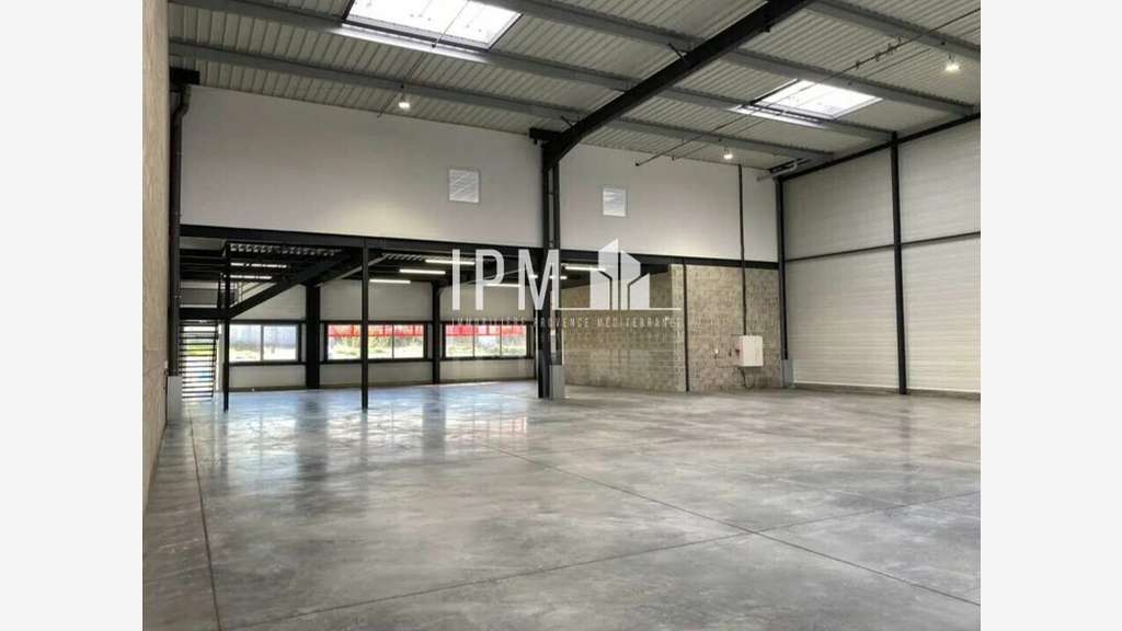 Vente locaux 10082m² à Marignane Parc des Rives