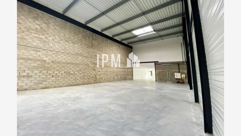 Vente locaux 10082m² à Marignane Parc des Rives