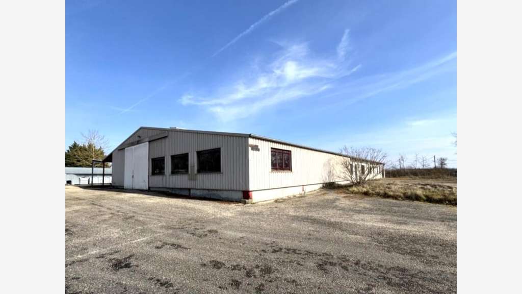 A vendre local d’activités de 1500m² à Chaveyriat