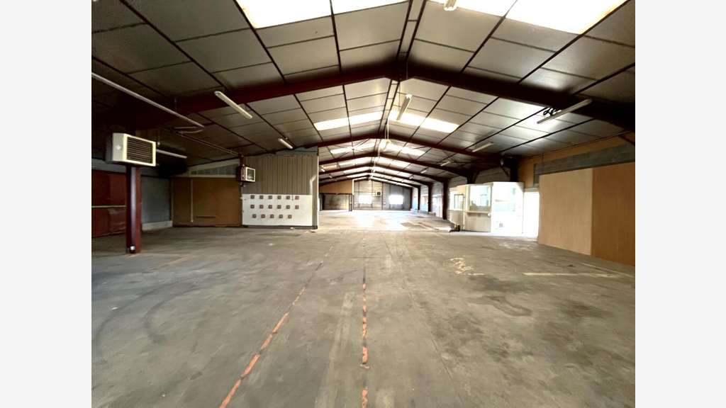 A vendre local d’activités de 1500m² à Chaveyriat