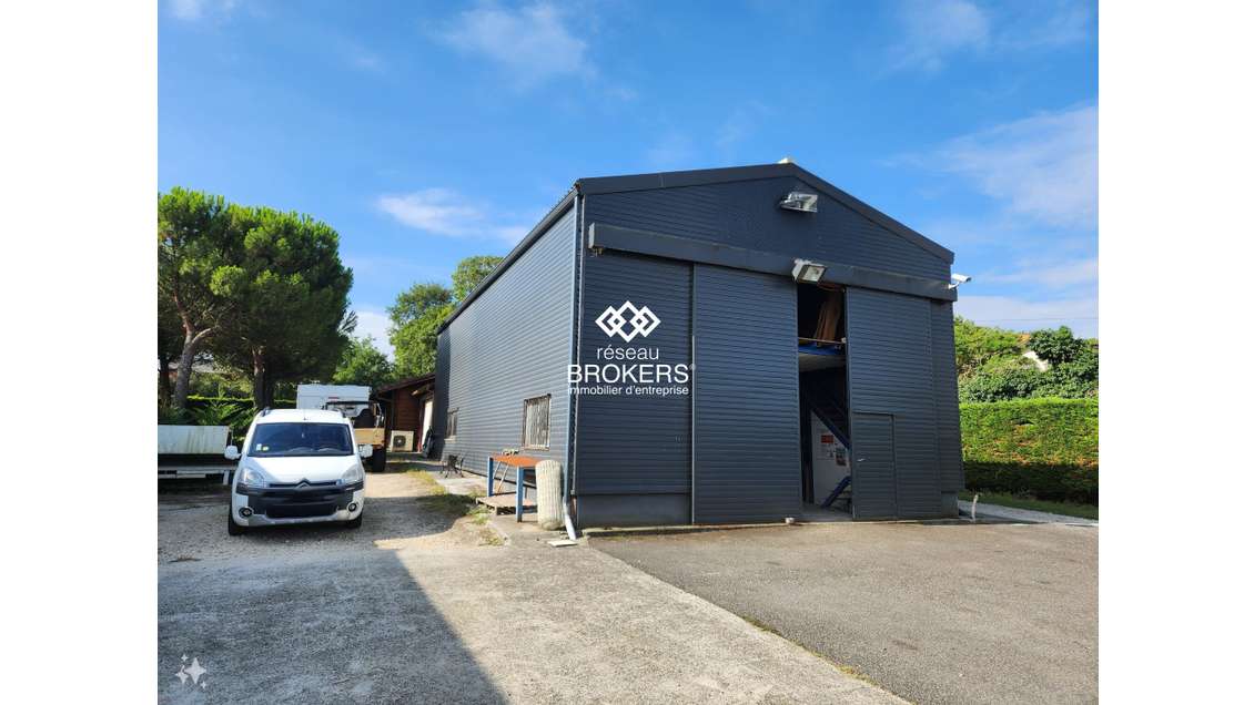 Vente locaux d'activité 500m² et maison à Cadours