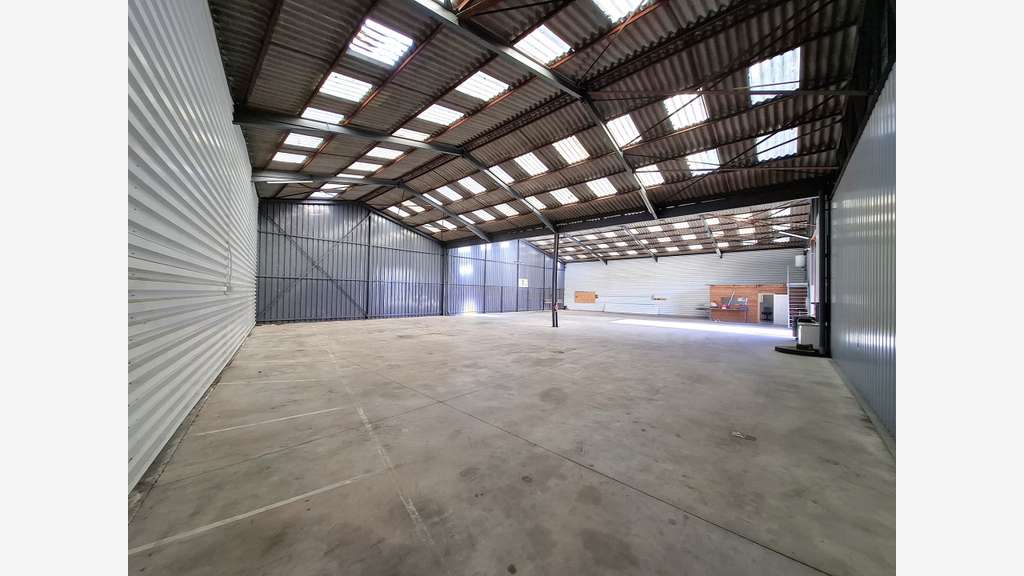 Locaux 840m² à vendre à Flers