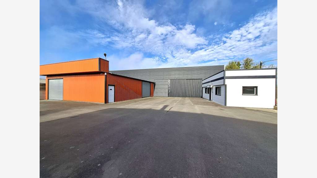 Locaux 840m² à vendre à Flers