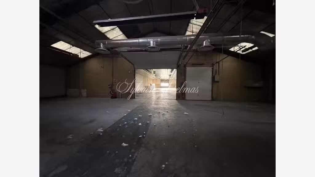Locaux industriels à vendre ZI Nazelles-Négron