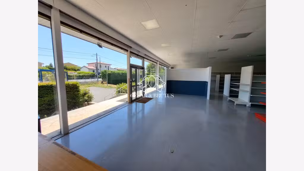 Locaux industriels 1680m² à vendre à Belleville 69