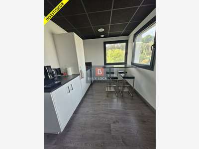 Vente locaux 605m² à Velaux zone de la Verdière