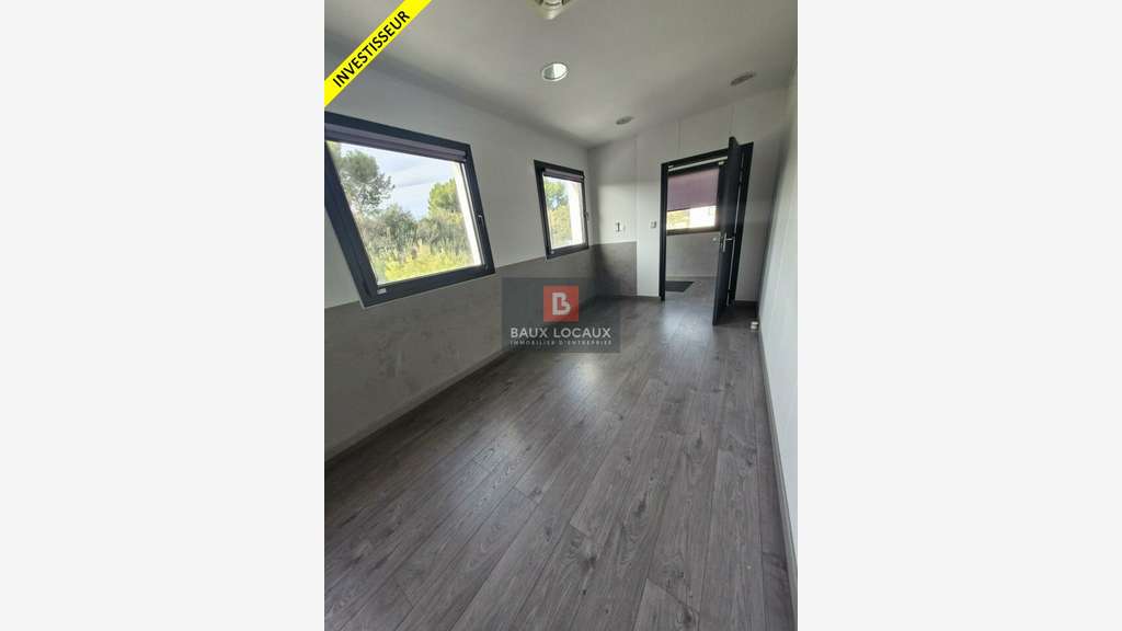 Vente locaux 605m² à Velaux zone de la Verdière