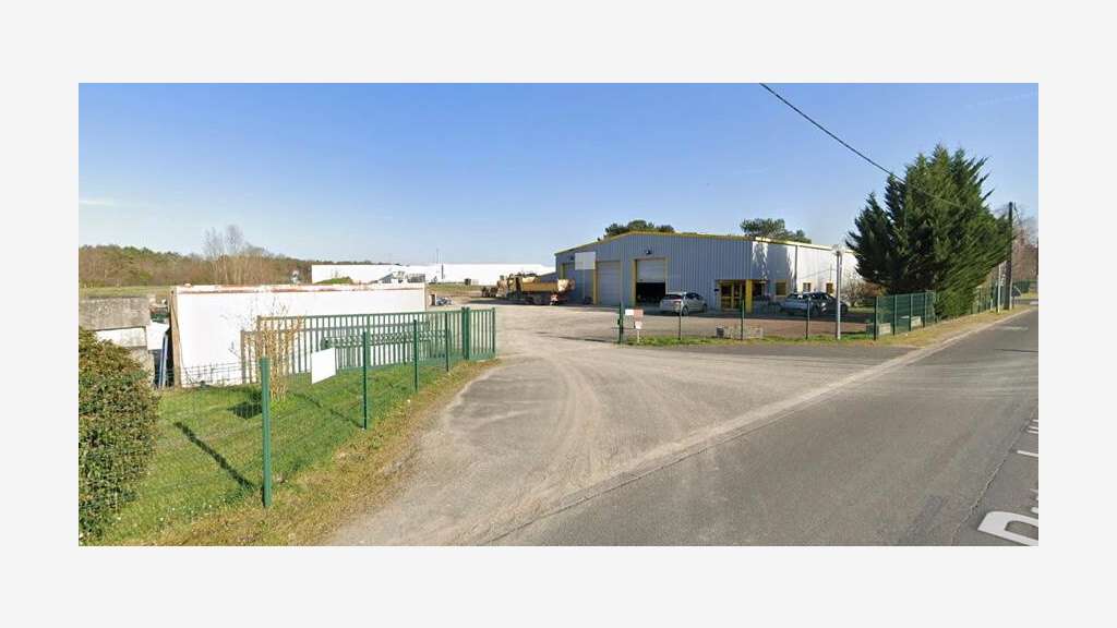 AV locaux professionnels 610m² Chatillon sur Cher