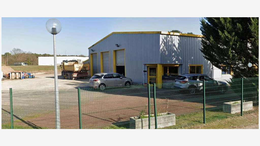 AV locaux professionnels 610m² Chatillon sur Cher