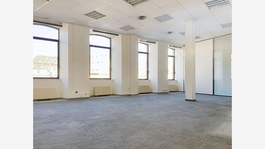 AV locaux 266m² R+2 à Strasbourg Petite France