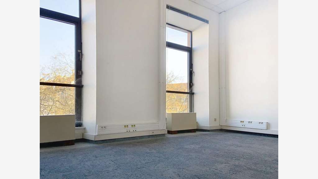 AV locaux 266m² R+2 à Strasbourg Petite France