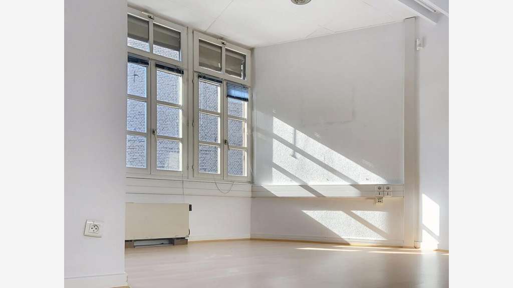 AV locaux 133m² R+3 à Strasbourg Petite France
