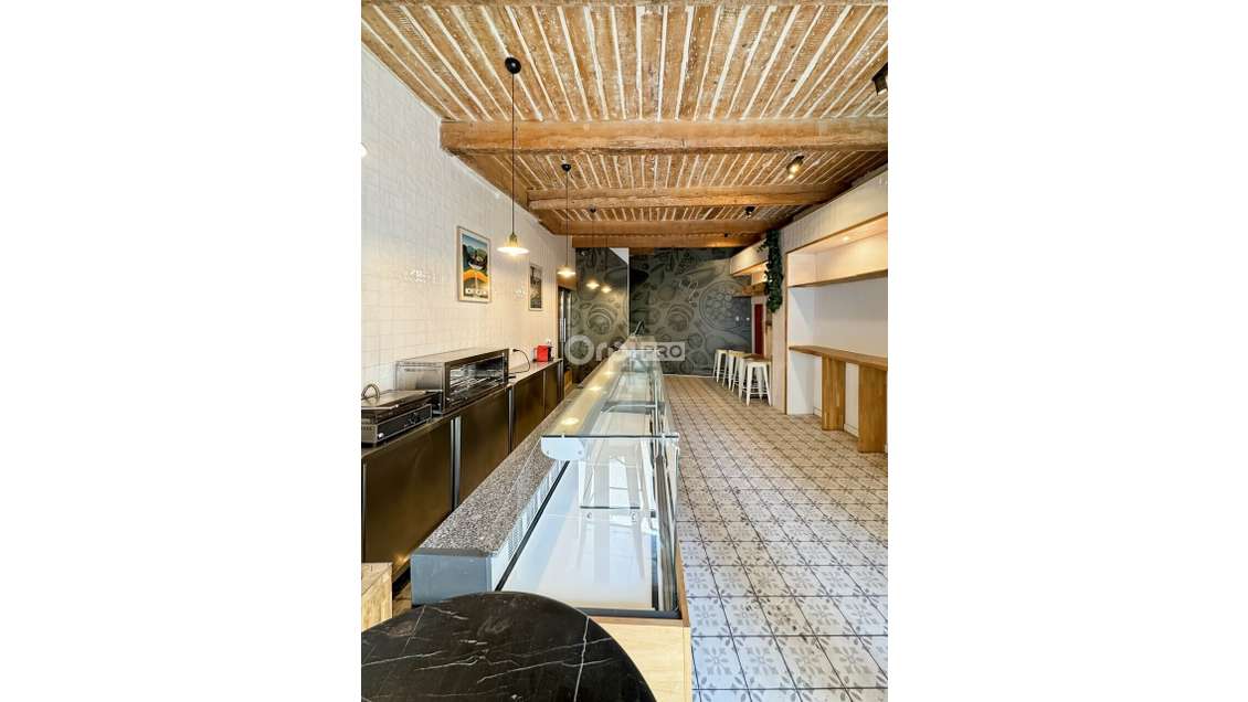 AV local rénové 115m² empl stratégique à Marseille