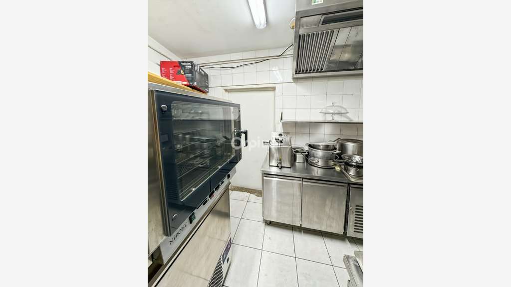 AV local rénové 115m² empl stratégique à Marseille
