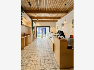 AV local rénové 115m² empl stratégique à Marseille